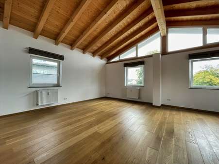 Wohn-/Essbereich Wohn-/Essbereich - Dachgeschosswohnung in 82362 Weilheim mit 106m² kaufen