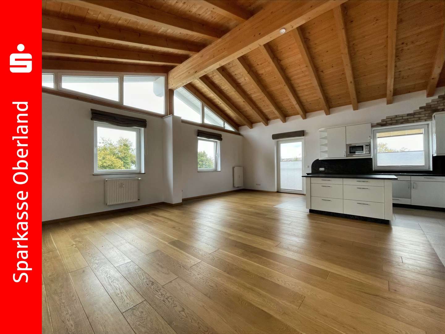 Wohn-/Essbereich mit Einbauküche Wohn-/Essbereich mit Einbauküche - Dachgeschosswohnung in 82362 Weilheim mit 106m² kaufen