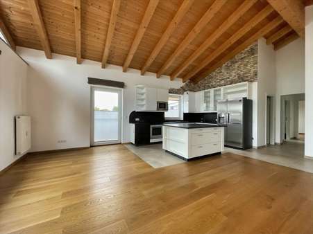 Wohnen/Kochen/Essen Wohnen/Kochen/Essen - Dachgeschosswohnung in 82362 Weilheim mit 106m² kaufen
