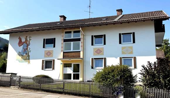Hausansicht - Etagenwohnung in 82433 Bad Kohlgrub mit 72m² kaufen