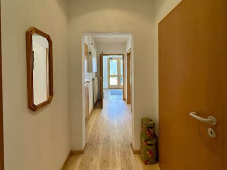 Flur Flur - Büro in 82435 Bad Bayersoien mit 61m² mieten
