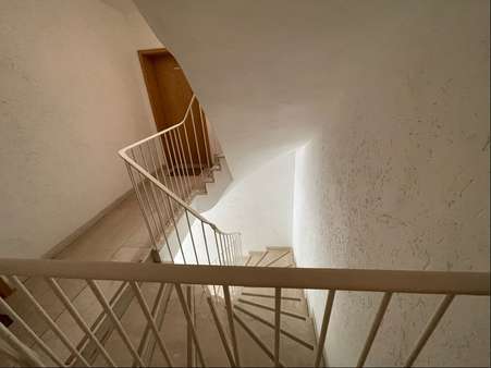 Treppenhaus Treppenhaus - Etagenwohnung in 82211 Herrsching mit 54m² kaufen