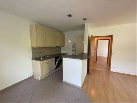 Wohnzimmer mit Einbauküche Wohnzimmer mit Einbauküche - Etagenwohnung in 82211 Herrsching mit 54m² kaufen