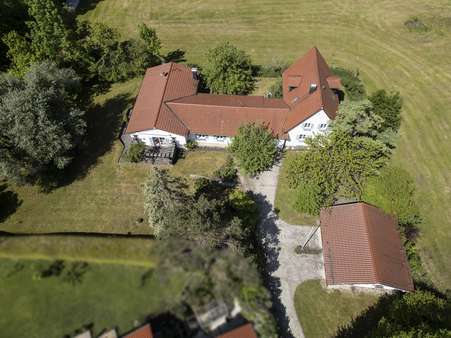 Ost-Ansicht Drohne Ost-Ansicht Drohne - Landhaus in 83670 Bad Heilbrunn mit 293m² kaufen