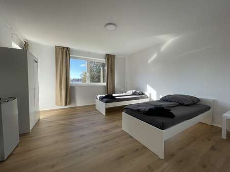 Wohnzimmer (aktuell Doppelzimmer) Wohnzimmer (aktuell Doppelzimmer) - Etagenwohnung in 86956 Schongau mit 66m² kaufen