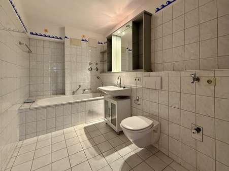 Hauptbad Hauptbad - Dachgeschosswohnung in 82380 Peißenberg mit 85m² kaufen