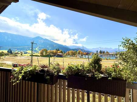 Ausblick vom Balkon Ausblick vom Balkon - Dachgeschosswohnung in 82467 Garmisch-Partenkirchen mit 70m² kaufen