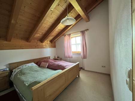 Schlafzimmer - Dachgeschosswohnung in 82487 Oberammergau mit 58m² kaufen