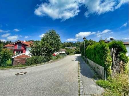 Blick in die Wohnstraße - Grundstück in 82383 Hohenpeißenberg mit 508m² kaufen