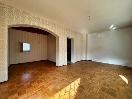 Wohnzimmer mit Essplatz - Doppelhaushälfte in 82467 Garmisch-Partenkirchen mit 97m² kaufen