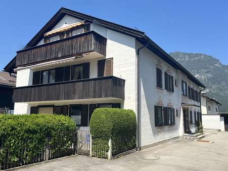 Hausansicht - Dachgeschosswohnung in 82467 Garmisch-Partenkirchen mit 56m² kaufen