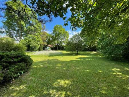 Blick auf die zwei Baugrundstücke - Einfamilienhaus in 82407 Wielenbach mit 217m² kaufen