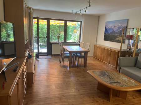 Wohnzimmer - Erdgeschosswohnung in 82496 Oberau mit 83m² kaufen