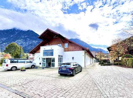 Hausansicht - Mehrfamilienhaus in 82496 Oberau mit 530m² kaufen
