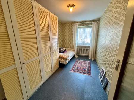 Schlafzimmer 1 - Erdgeschosswohnung in 83435 Bad Reichenhall mit 79m² kaufen