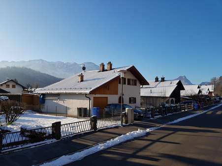 Winterlicher Bergblick - Einfamilienhaus in 83435 Bad Reichenhall mit 111m² kaufen