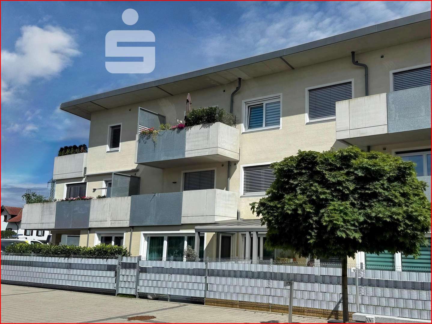 Außenansicht Außenansicht - Etagenwohnung in 83395 Freilassing mit 77m² kaufen
