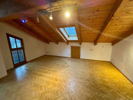 Ein Zimmer - mit Potential - Dachgeschosswohnung in 83483 Bischofswiesen mit 36m² kaufen