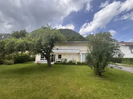 Zweifamilienhaus + Appartement in sonniger Lage !!