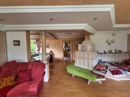 Wohn/Essbereich EG mit Kachelofen - Zweifamilienhaus in 83435 Bad Reichenhall mit 263m² kaufen