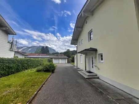Zweifamilienhaus + Appartement in sonniger Lage !!