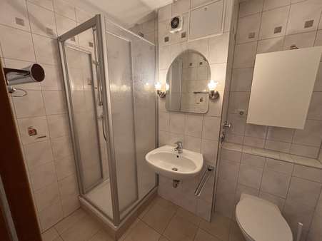 Badezimmer - Etagenwohnung in 83435 Bad Reichenhall mit 38m² kaufen