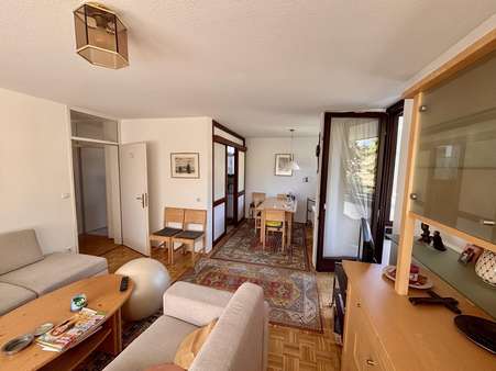 Blick vom Wohnbereich zum Essbereich Blick vom Wohnbereich zum Essbereich - Etagenwohnung in 83435 Bad Reichenhall mit 91m² kaufen