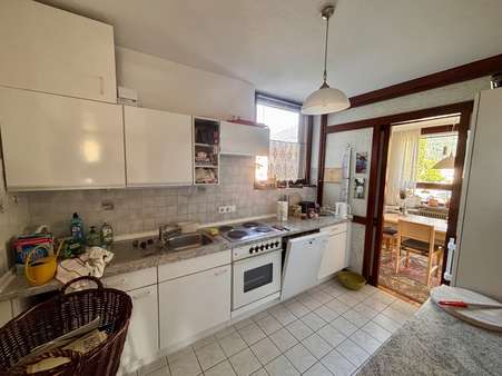 Küche mit Schiebetür zum Essbereich Küche mit Schiebetür zum Essbereich - Etagenwohnung in 83435 Bad Reichenhall mit 91m² kaufen
