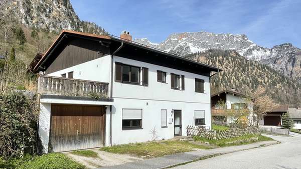 Der direkte Nachbar: Untersberg - Einfamilienhaus in 83487 Marktschellenberg mit 178m² kaufen