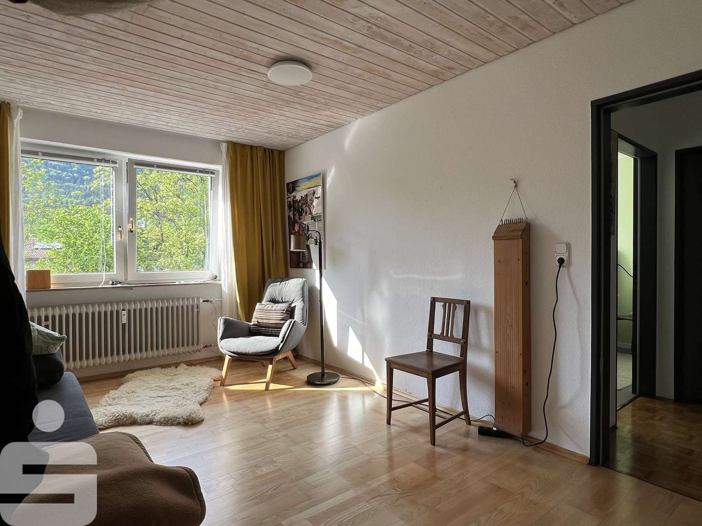 Wohnzimmer - Etagenwohnung in 83435 Bad Reichenhall mit 76m² kaufen