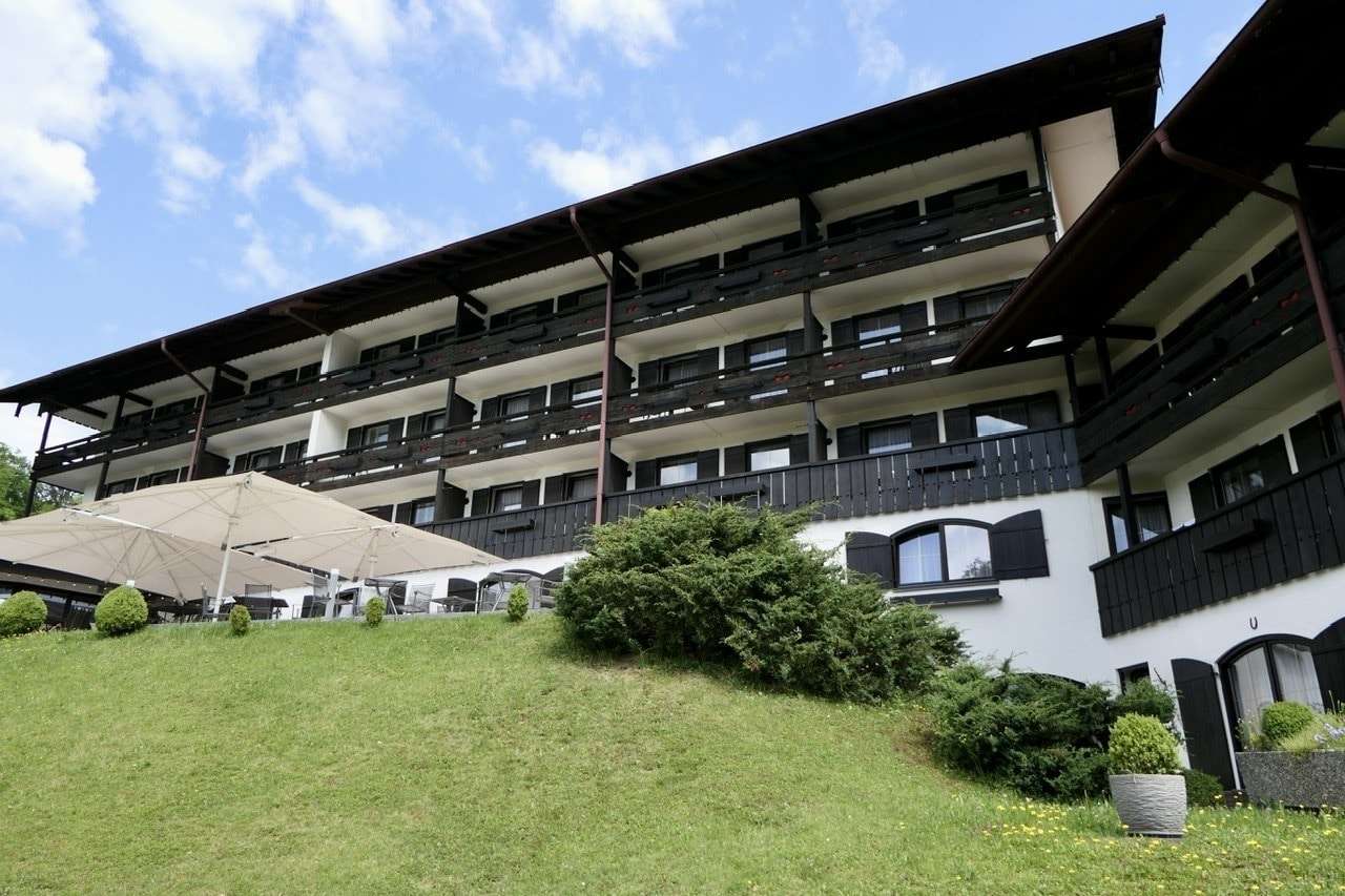 Viel Grün um die Hotelanlage - Etagenwohnung in 83471 Berchtesgaden mit 27m² als Kapitalanlage kaufen