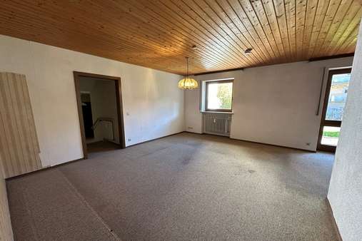 Wohnzimmer - Erdgeschosswohnung in 83278 Traunstein mit 80m² kaufen