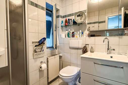 Wohnung EG: zweites Bad Wohnung EG: zweites Bad - Landhaus in 83242 Reit im Winkl mit 272m² kaufen