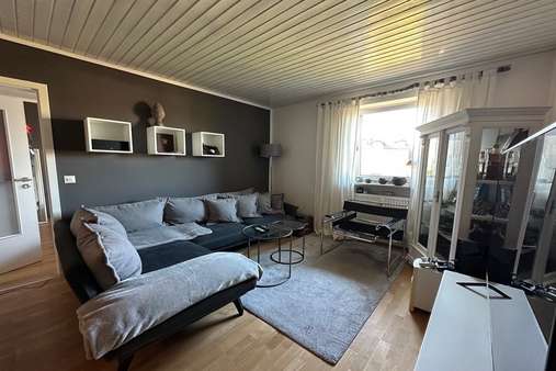 Wohnzimmer - Etagenwohnung in 83278 Traunstein mit 50m² kaufen