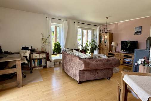 Wohnzimmer Wohnzimmer - Souterrain-Wohnung in 83355 Grabenstätt mit 59m² kaufen