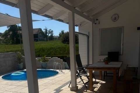 Überdachte Terrasse - Einfamilienhaus in 83349 Palling mit 148m² kaufen
