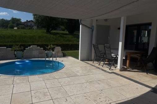 Südterrasse mit Pool - Einfamilienhaus in 83349 Palling mit 148m² kaufen