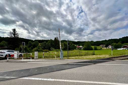 Nord-Ansicht Straße Nord-Ansicht Straße - Grundstück in 83329 Waging a. See mit 296m² kaufen