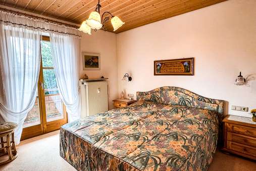 Schlafzimmer mit Balkonzugang - Etagenwohnung in 83246 Unterwössen mit 73m² kaufen