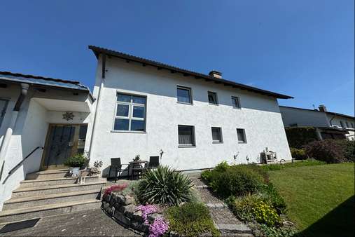 Westansicht Westansicht - Zweifamilienhaus in 84529 Tittmoning mit 315m² kaufen