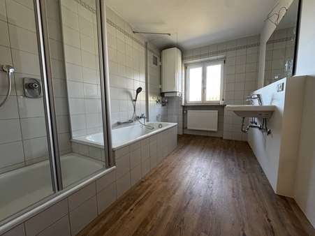 Badezimmer - Etagenwohnung in 83334 Inzell mit 80m² mieten