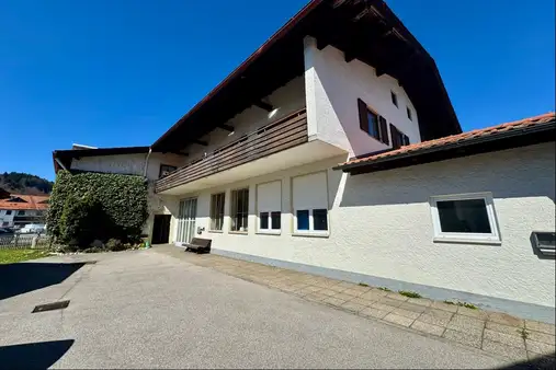 Mehr als nur ein Haus - hier wartet ein wahres Multitalent auf Sie! 