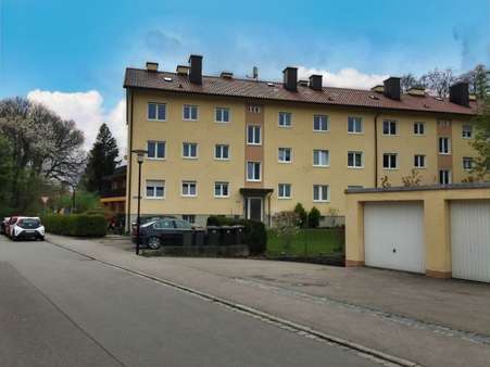 Ansicht mit Garage - Etagenwohnung in 83278 Traunstein mit 84m² kaufen