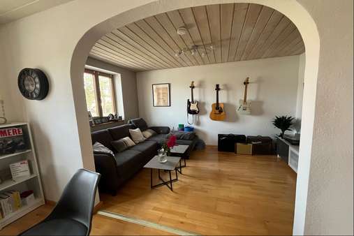 Wohnzimmer - Etagenwohnung in 83278 Traunstein mit 55m² kaufen