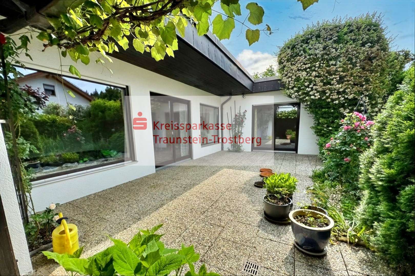 Süd-Ost-Ansicht - Bungalow in 83301 Traunreut mit 120m² kaufen