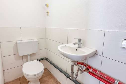 Toilette Toilette - Büro in 83317 Teisendorf mit 74m² kaufen