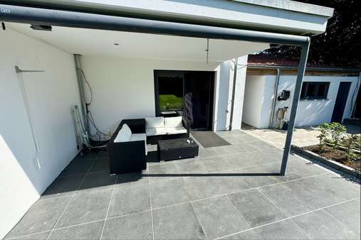 Terrasse Einliegerwohnung Terrasse Einliegerwohnung - Einfamilienhaus in 84529 Tittmoning mit 196m² kaufen