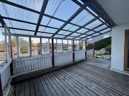 Überdachte Terrasse Überdachte Terrasse - Doppelhaushälfte in 83313 Siegsdorf mit 120m² kaufen