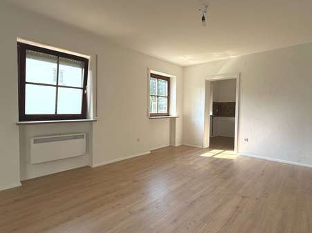 Wohnzimmer Wohnzimmer - Erdgeschosswohnung in 83301 Traunreut mit 60m² mieten