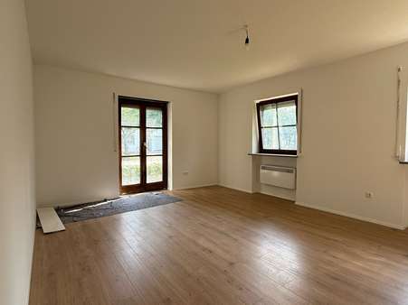 Wohnzimmer Wohnzimmer - Erdgeschosswohnung in 83301 Traunreut mit 60m² mieten